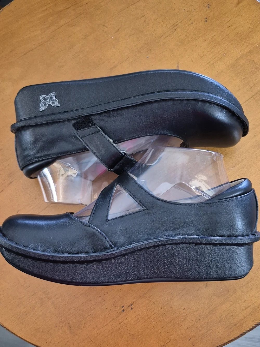 Alegria Paloma Black Mary Jane Shoes. EUC. Size 6.5-7